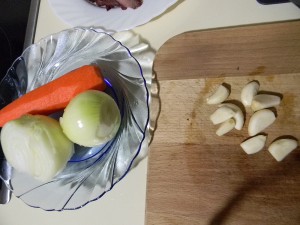 Репчатый лук, морковь и чеснок