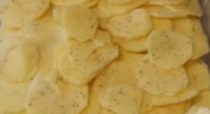 Тонкие пластинки картофеля