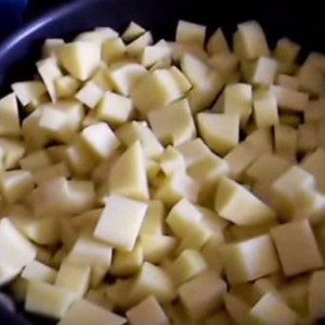 Картофель нарезанный кубиками