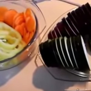 Нарезанные овощи пластинами