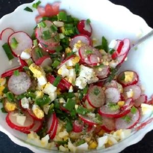 Салат с редиской и яйцом рецепт с зеленым луком