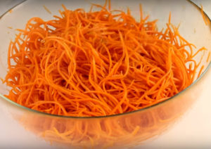 Морковь по-корейски с приправами