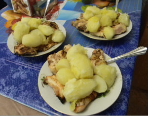 Рецепт шашлыка из куриного филе с отварной картошкой на майонезе