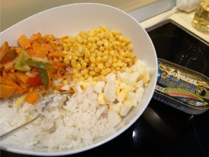 Салат рыбные консервы рис яйцо овощи