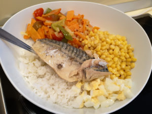 Салат с рыбной консервой рецепт с рисом