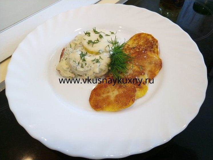 Куриное филе с картофелем по французски приготовленное на сковороде