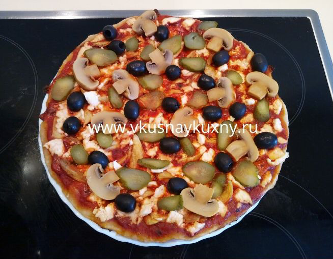 Пицца на скорую руку на сковороде с маслинами