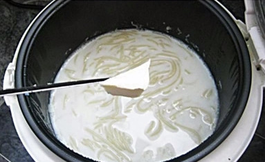Вкусный молочный суп с вермишелью в мультиварке