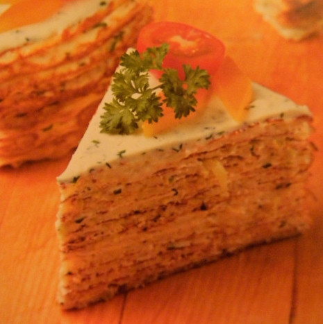Закусочный торт из кабачков с омлетом