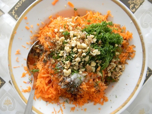 Рецепт салата морковь с сыром и чесноком и укропом