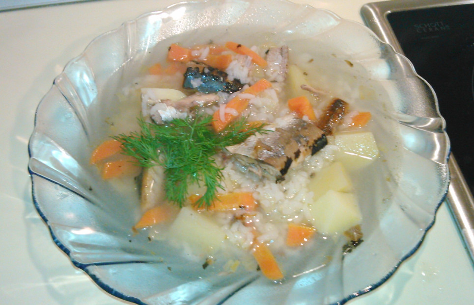 Суп рыбный из консервированной сайры с рисом