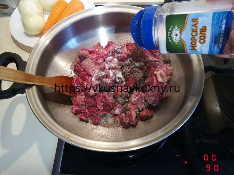 Солим мясо для плова в сковороде ВОК по рецепту