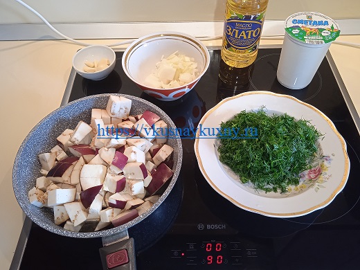 Рецепт баклажаны в сметане на сковороде с чесноком