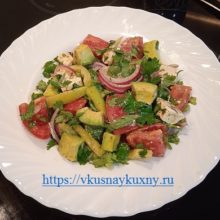 Салат с творожным сыром и помидорами